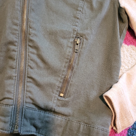 Juniors Size Medium Tinsel Town Army Green Jacket With Sweatshirt Sleeves & Hood - Picture 2 of 9